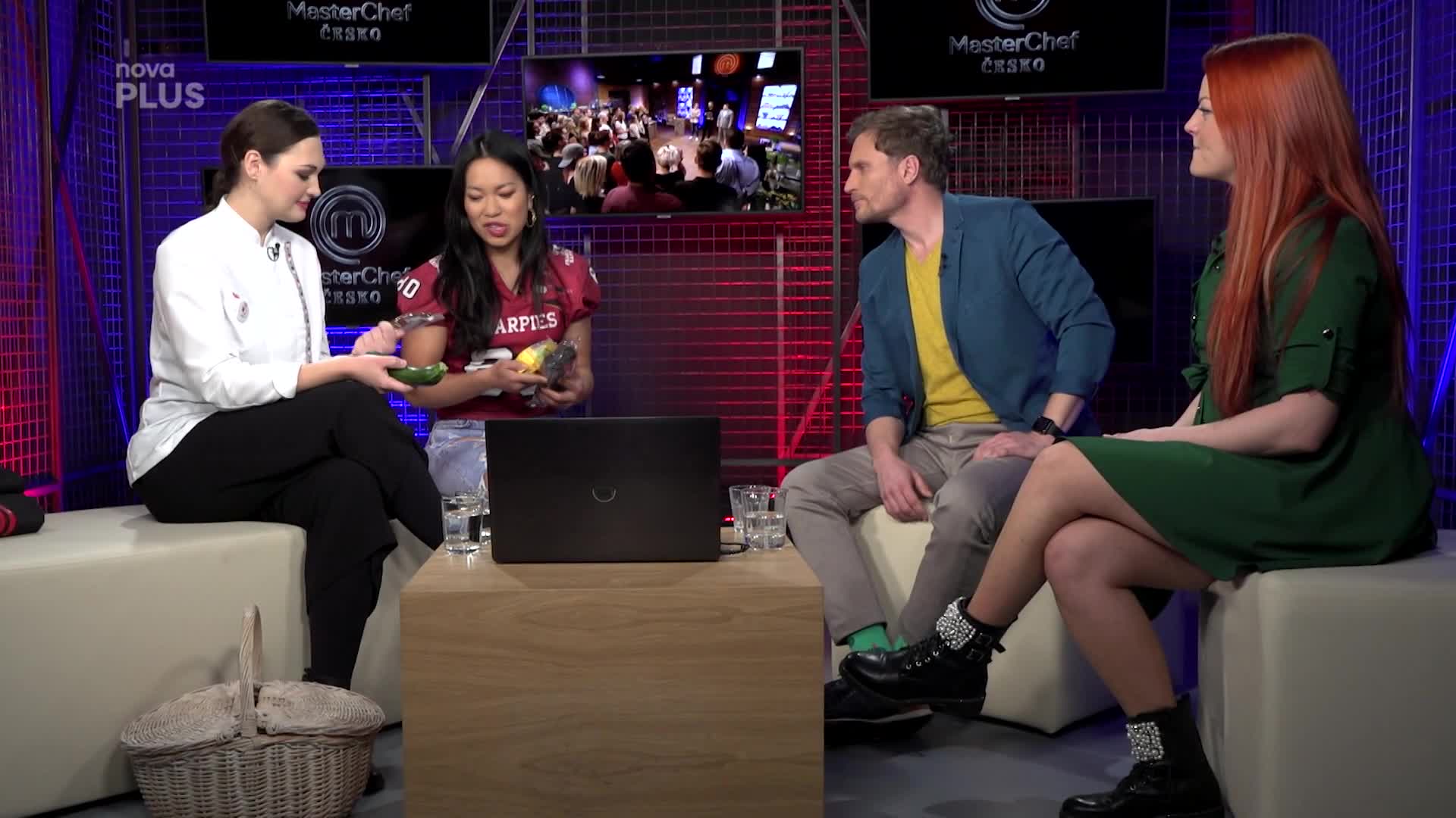 Viki svou vášeň k jídlu prezentuje velmi sebevědomě. Pomohly jí lechtivé fotky k zástěře?