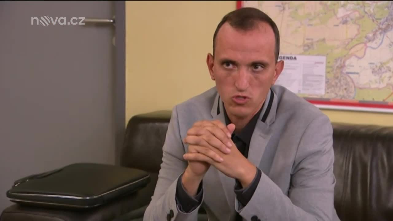 Jde do tuhého. Jak chce Pokladník odklidit Denisu z cesty?