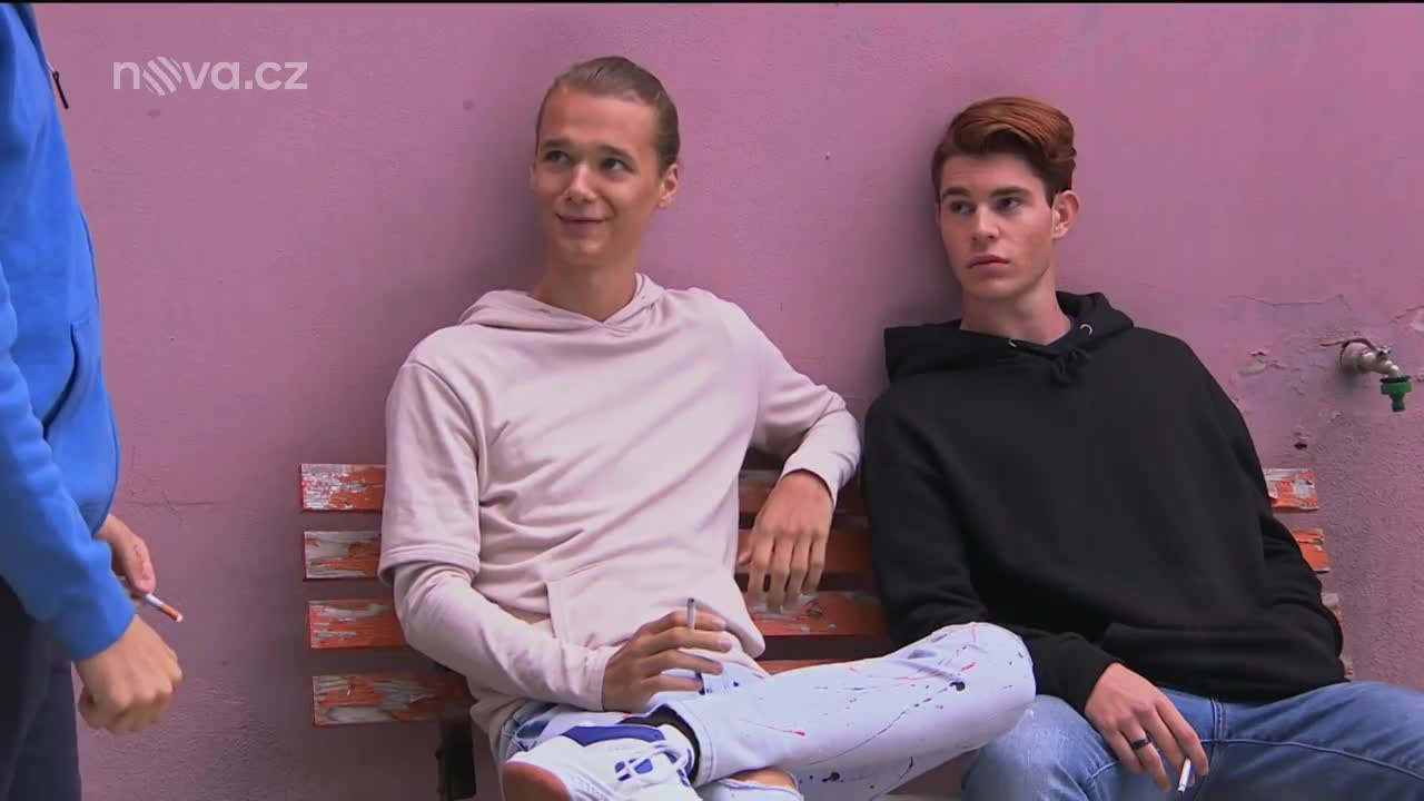 Tohle by Kristýnu hodně ranilo. Jak se o ní Filip baví s kluky za jejími zády?