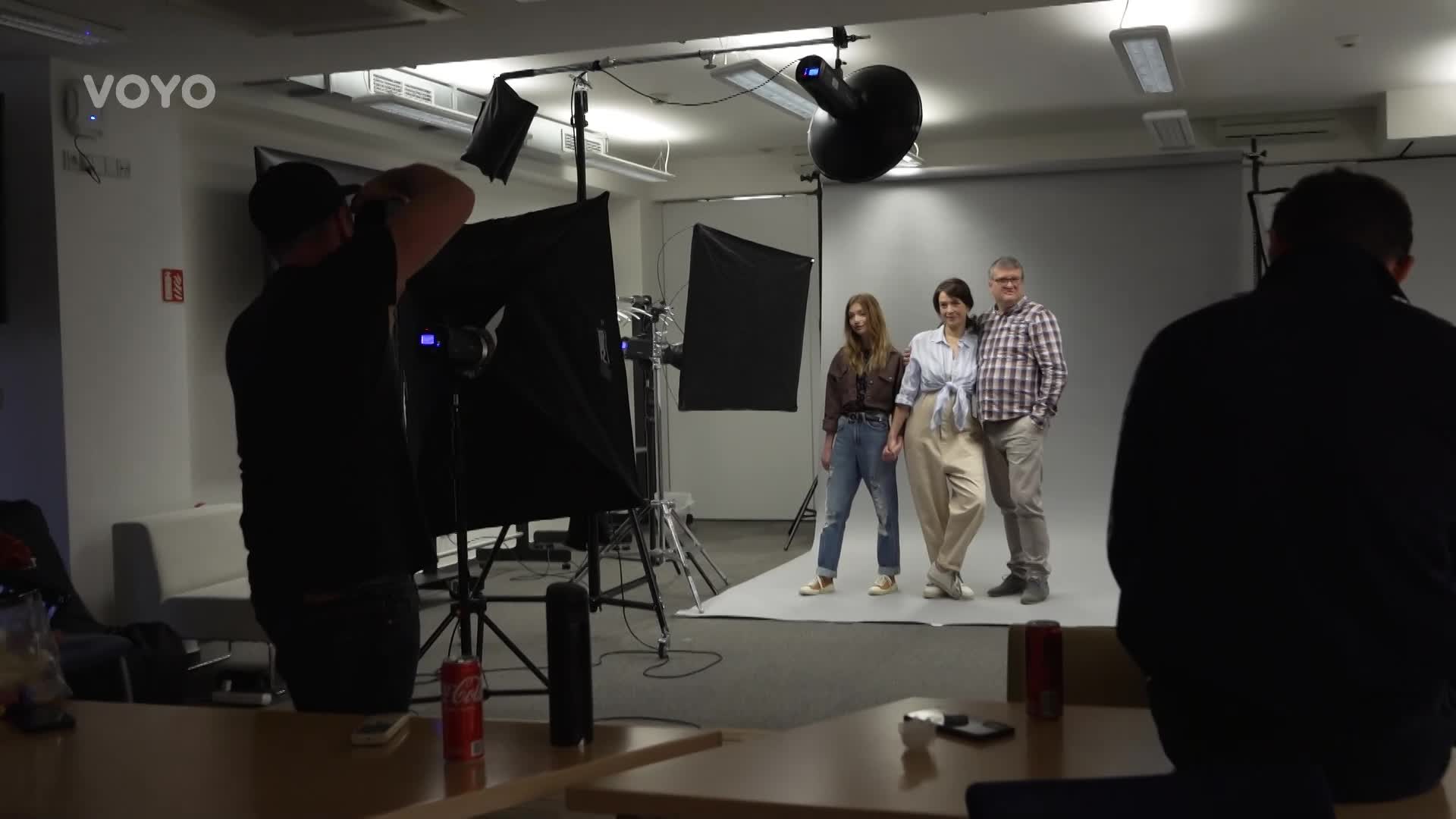 Zákulisí seriálu Jedna rodina: Podívejte se, jak to herci rozjeli před fotografem