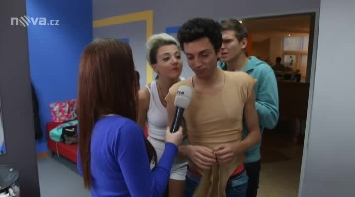 Exkluzivní ukázka ze zákulisí Tváře: Miley Cyrus s klobásou a nevhodné fórky!