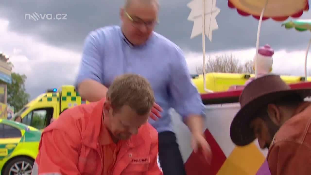 Bobo se po letech setká s matkou a nevlastním bratrem