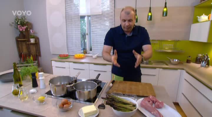 Recept: Telecí steak s chřestem a holandskou omáčkou