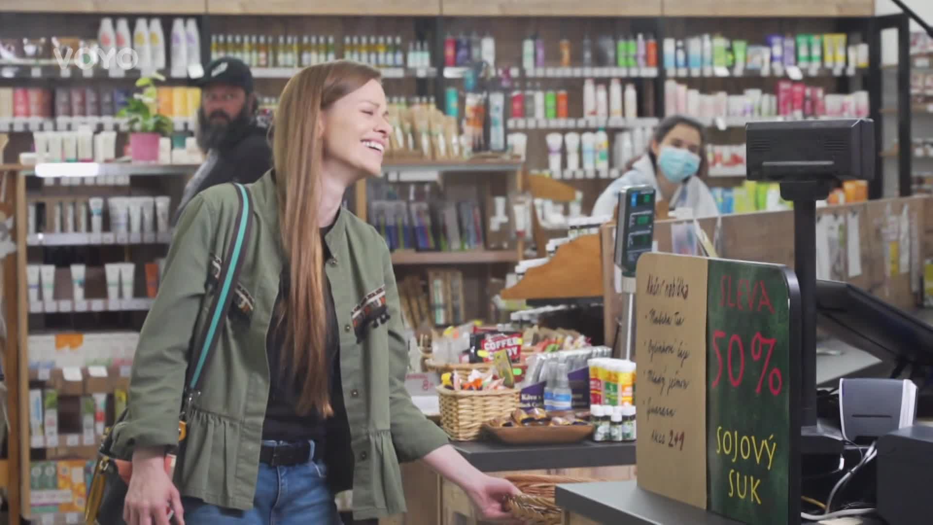 TV Nova získala práva na komediální seriál Vegani a jelita. Uvede jej na Voyo