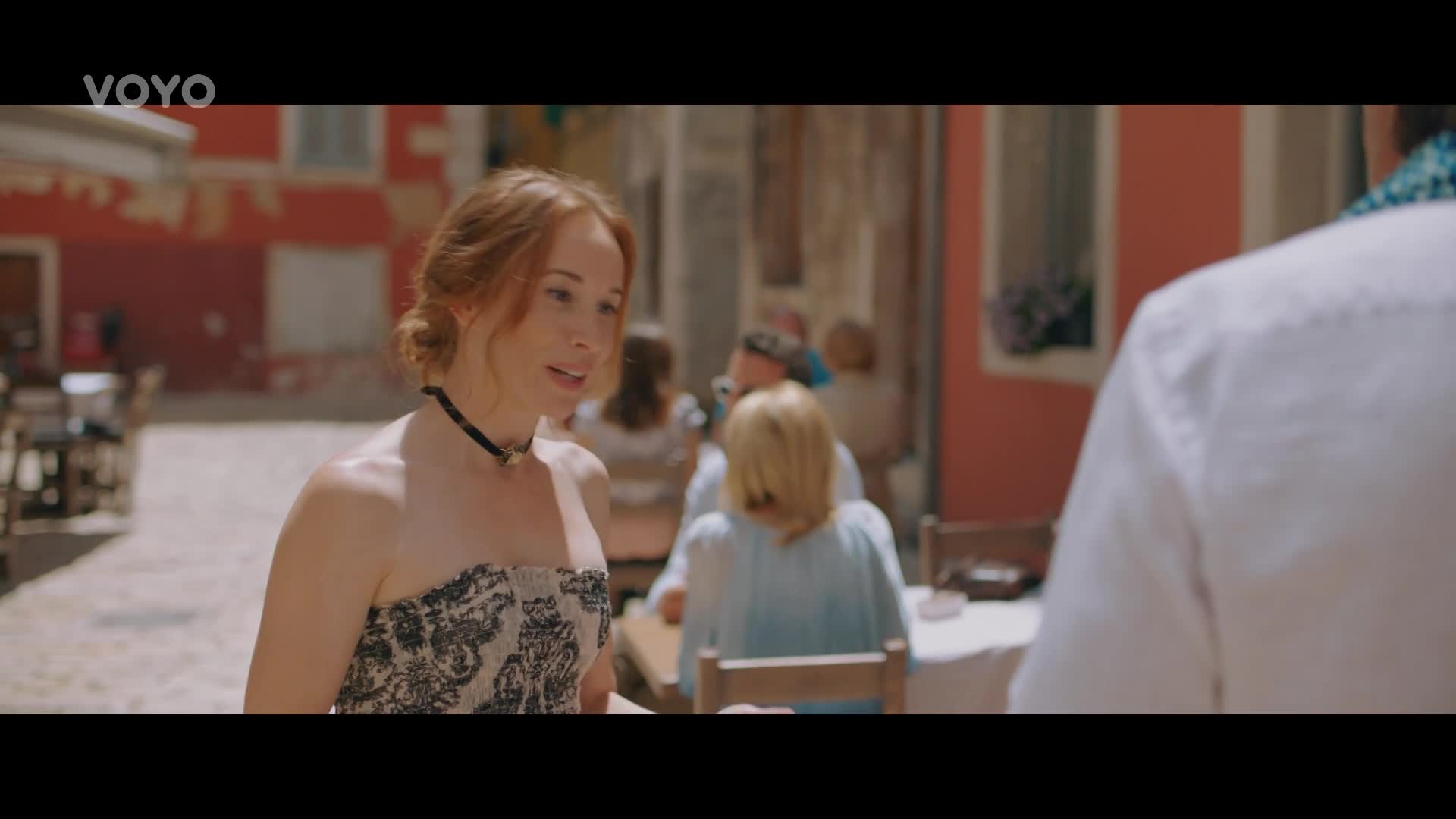 Tvůrci filmu Šťastný nový rok 2 představují novou ukázku! Podívejte se na video s Dagmar Havlovou v roli budoucí tchyně Táni Pauhofové