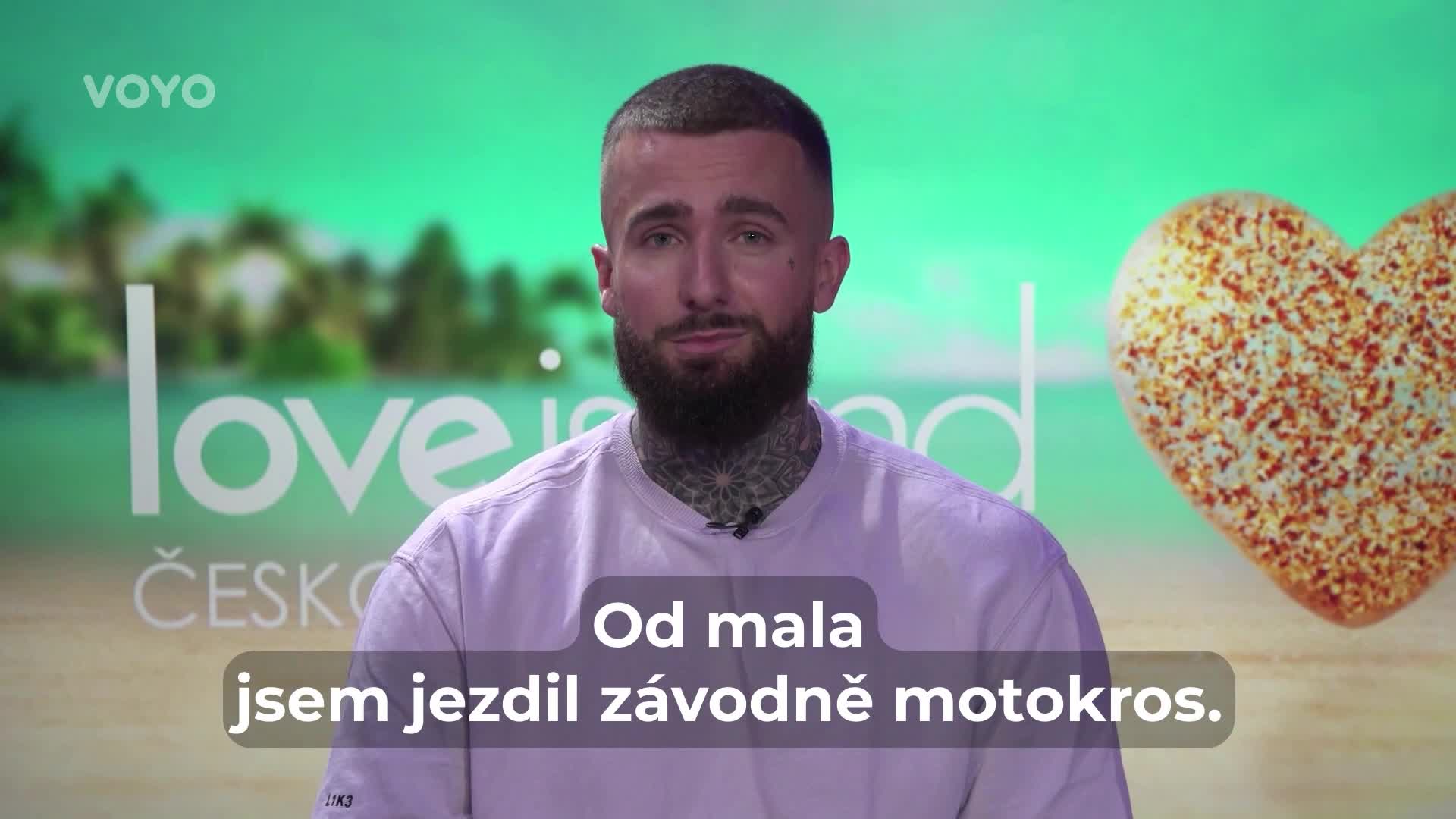 Bombshell Martin vypadá jako bad boy. První dojem ale klame