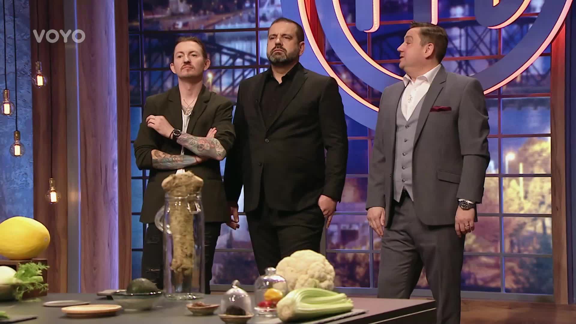 V MasterChefovi přituhuje: Spálená jablka, neochucená kreveta a kuchyň v plamenech