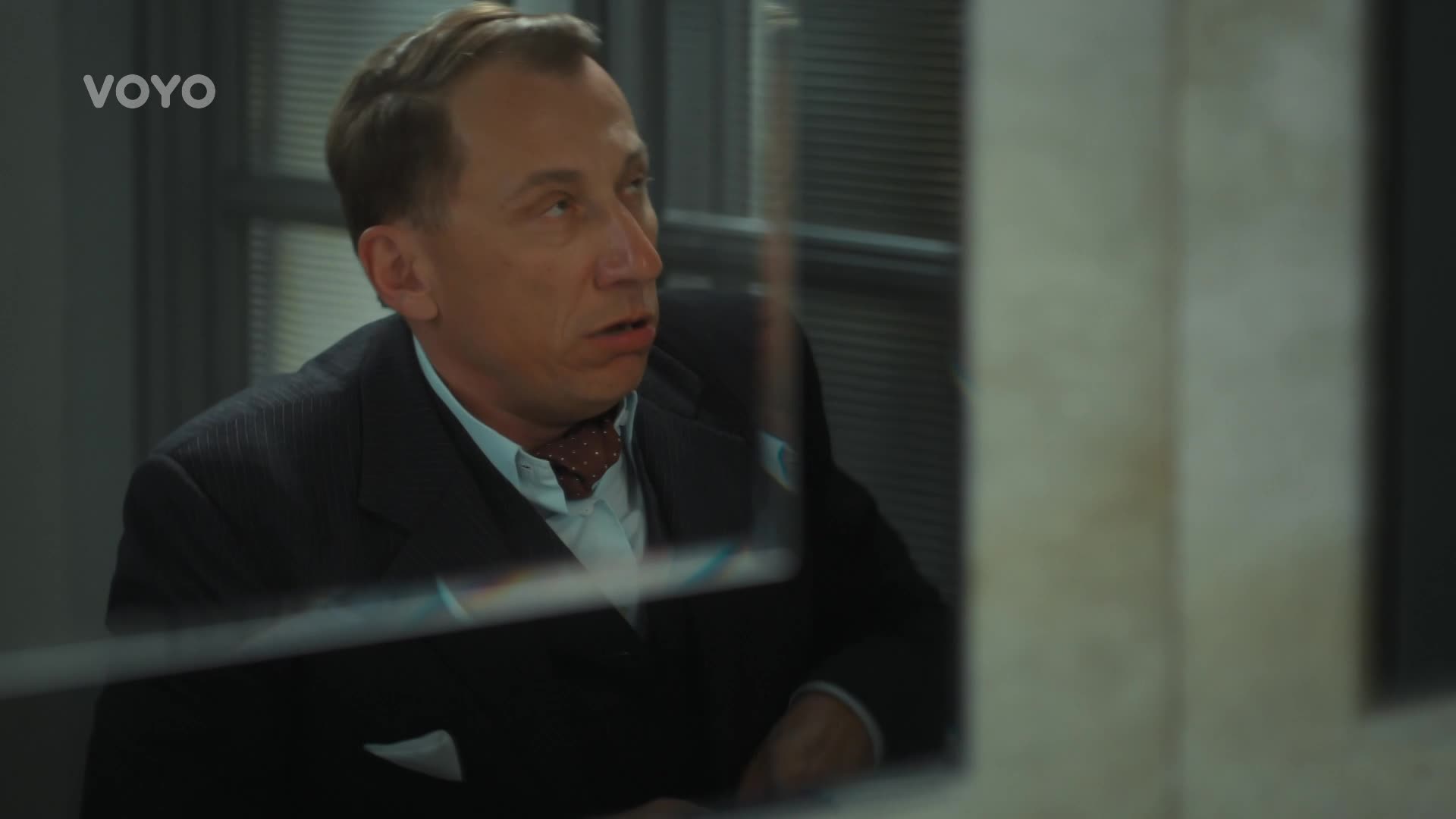 Rudolf si zahrává. Další setkání s Gruberem ho dožene k závislosti