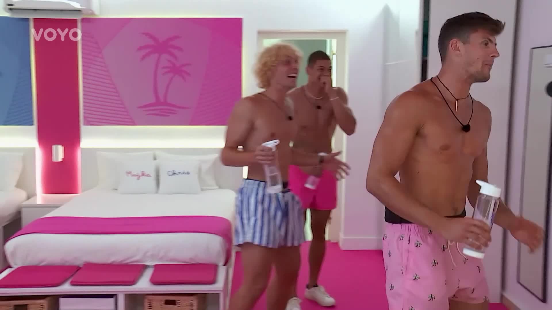 Andílek, kterému se pletou slova: Tady jsou nejlepší hlášky Chrise z Love Islandu