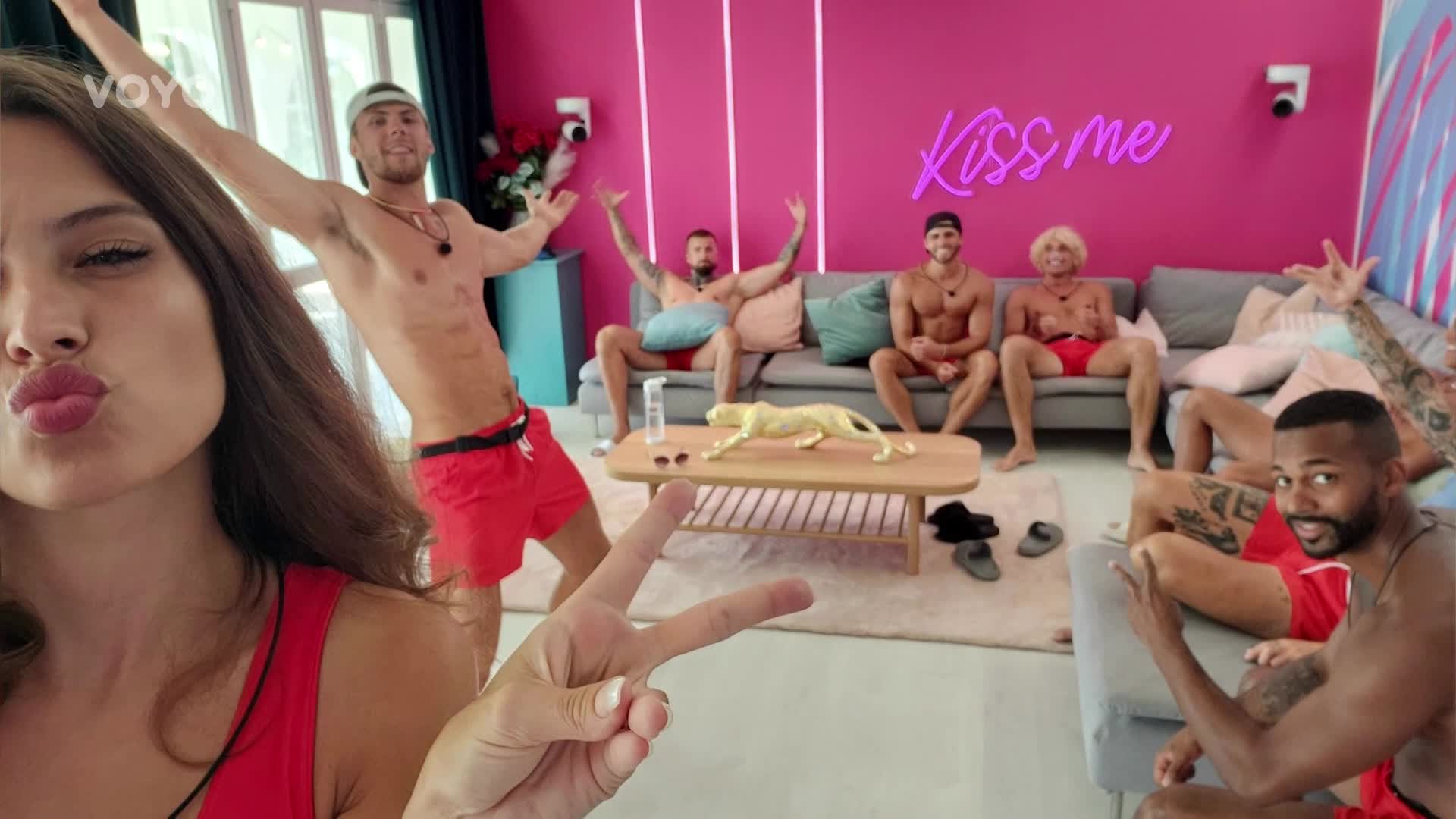 Pamelo, foť to! Mobily srdíček se prohnala vlna pobřežních fotek