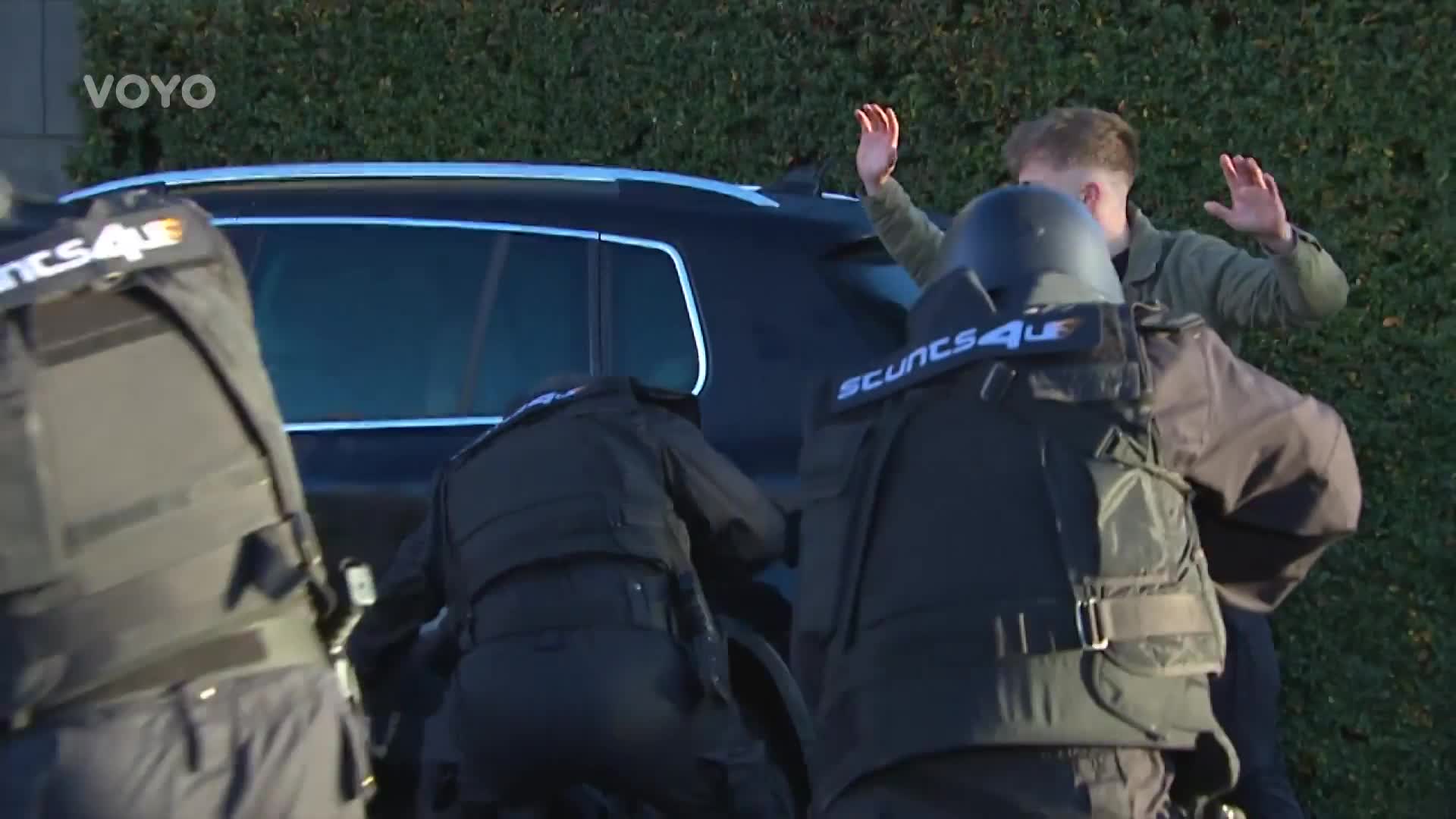 Víkendová Snídaně s kaskadéry: Moderátorku přepadli a pak hořelo