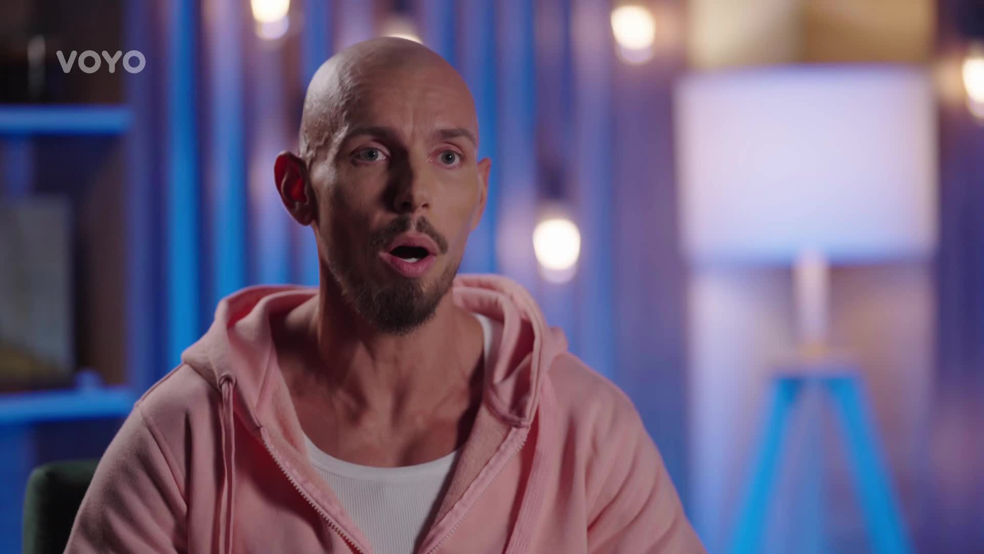 David zachraňuje lidi před nadváhou. V Big Brotherovi chce hlavně motivovat