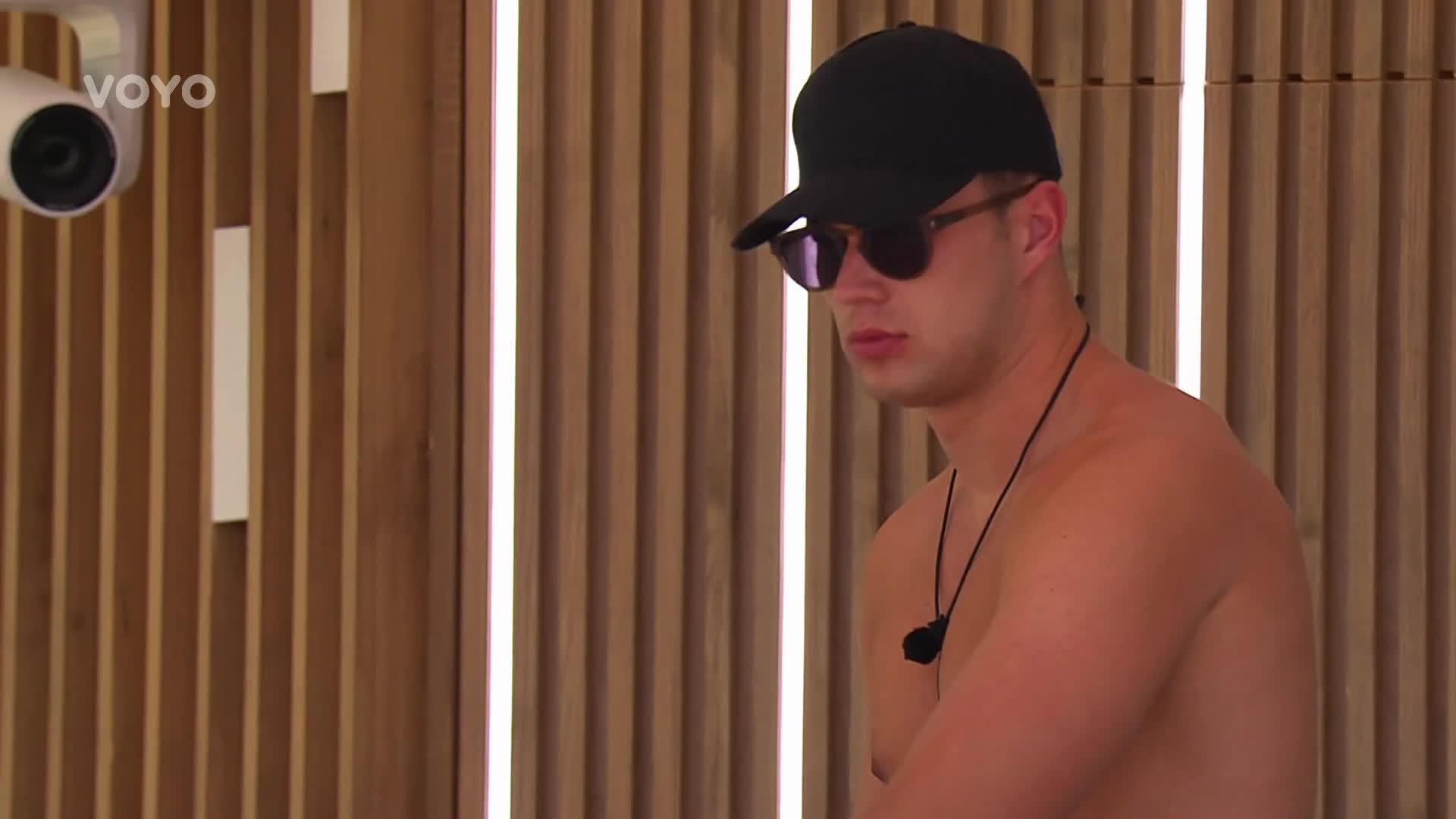 Šokující sebevražda moderátorky Love Island: Život si vzala před nástupem k soudu