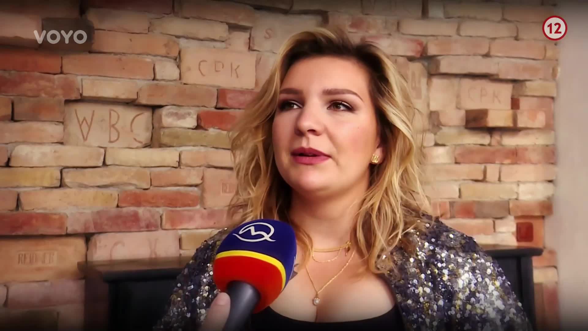 Život ji nešetřil, ale ona se nevzdala! Co prožila stand-up komička Simona Salátová?