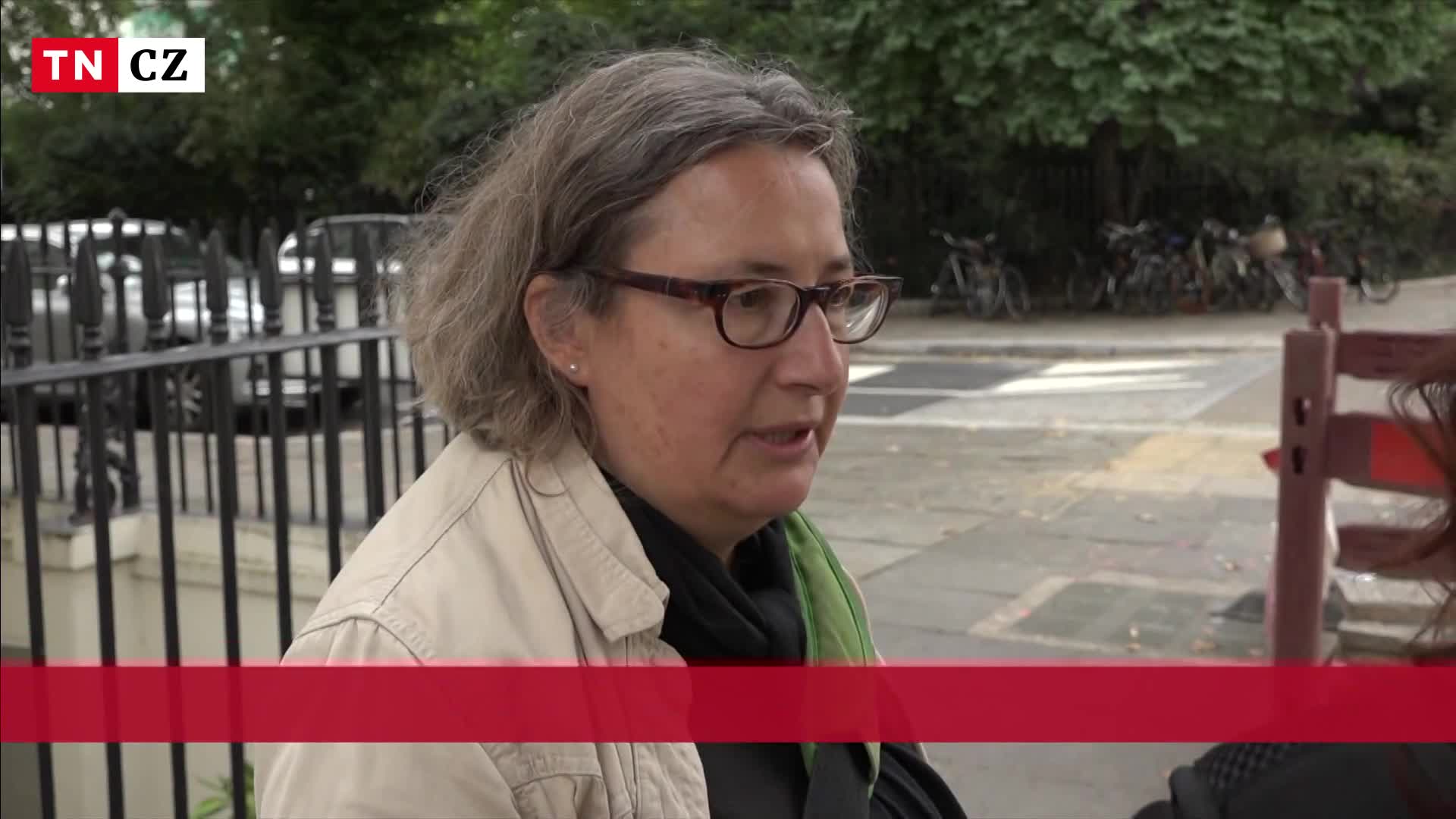 Britové nesou smrt královny těžce. Mnozí z nich mluví tak, jako by zemřel člen jejich rodiny