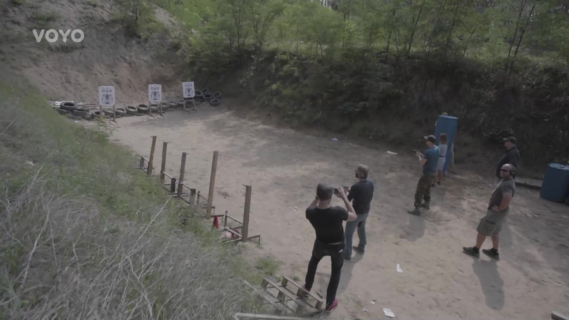 Přípravy Extraktorů byly drsné. Štáfek v prachu, Gajdošíková bojovala se zbraní
