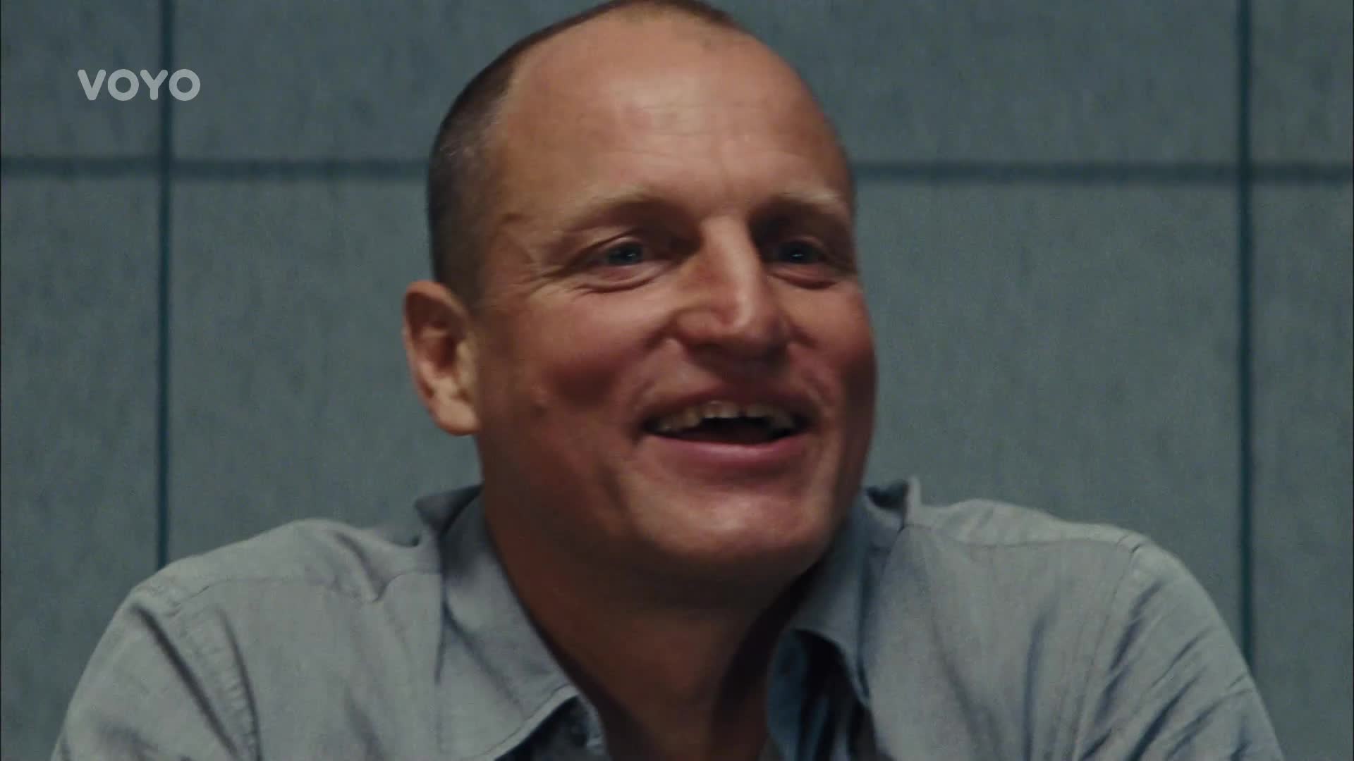 Je libo kobří krev s whiskey? Woody Harrelson popsal, jakou bizarní zkušenost zažil s Michaelem J. Foxem