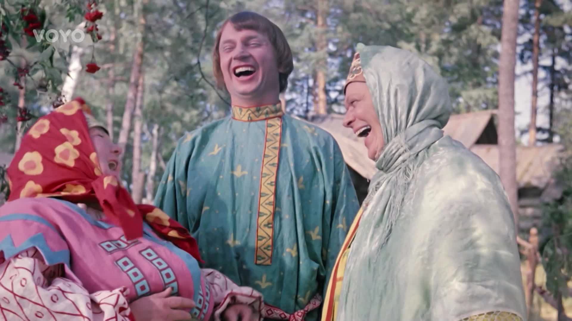Petrolejová hostina, cibule místo jablek a dopisy vězňům. Co je opravdu zajímavého na Mrazíkovi?