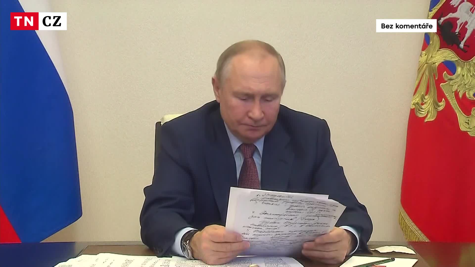 Putin už má problémy i s mluvením. Otekl a lapal po dechu