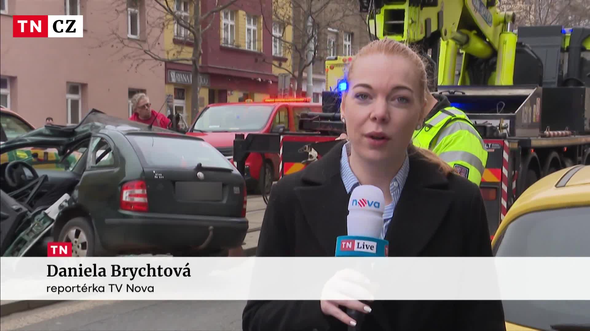 Vážná nehoda v centru Prahy. Ženu museli resuscitovat, dítě je v nemocnici