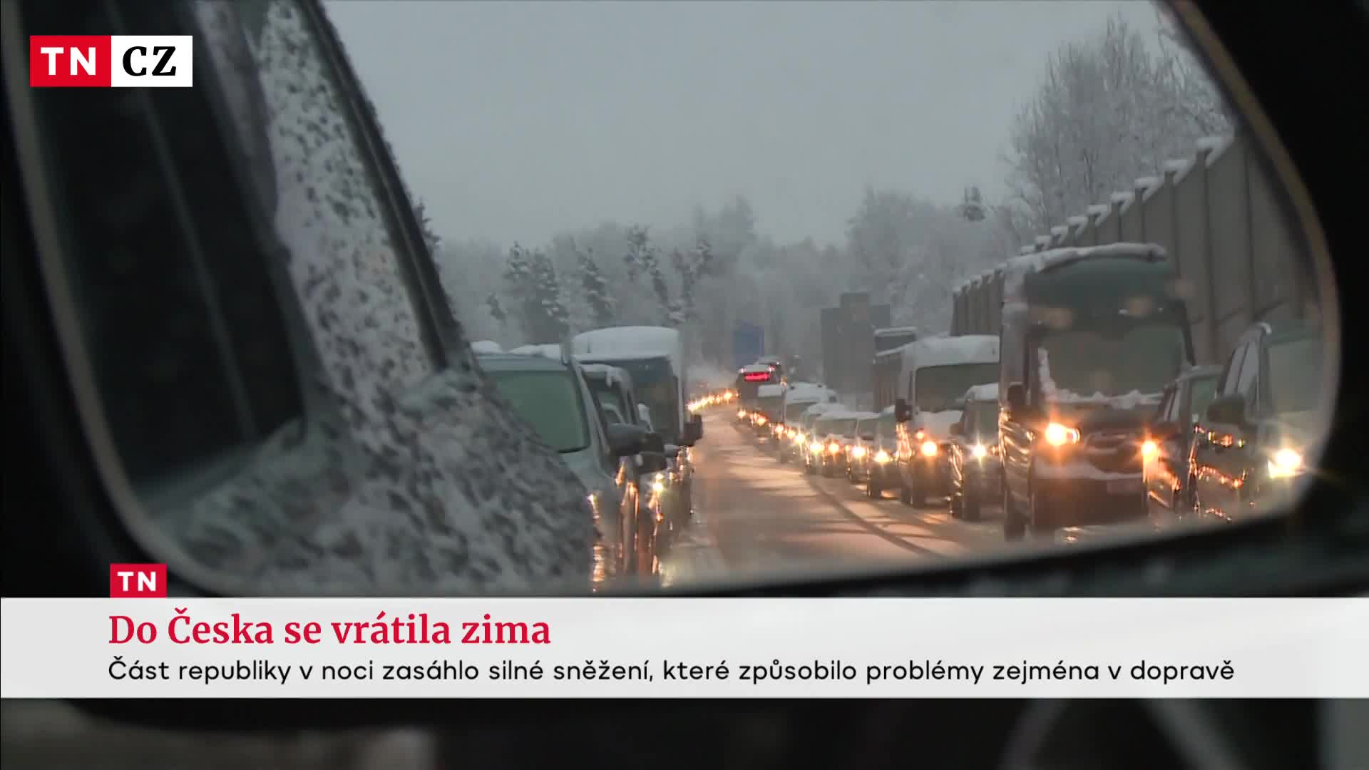 Česko opět zasypal sníh. Zimní počasí zkomplikovalo dopravu po celé republice