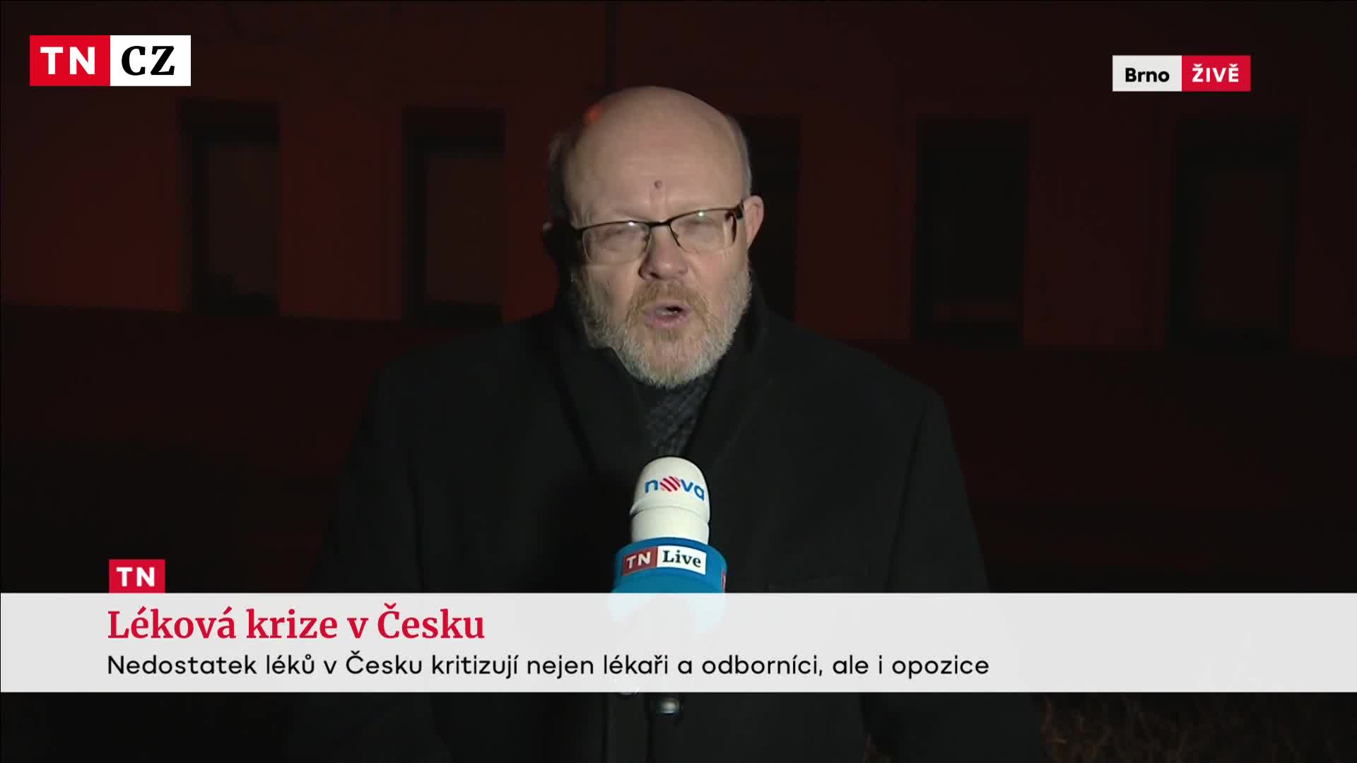 Léková krize v Česku. Opoziční poslanci nabádají Válka z rezignaci.