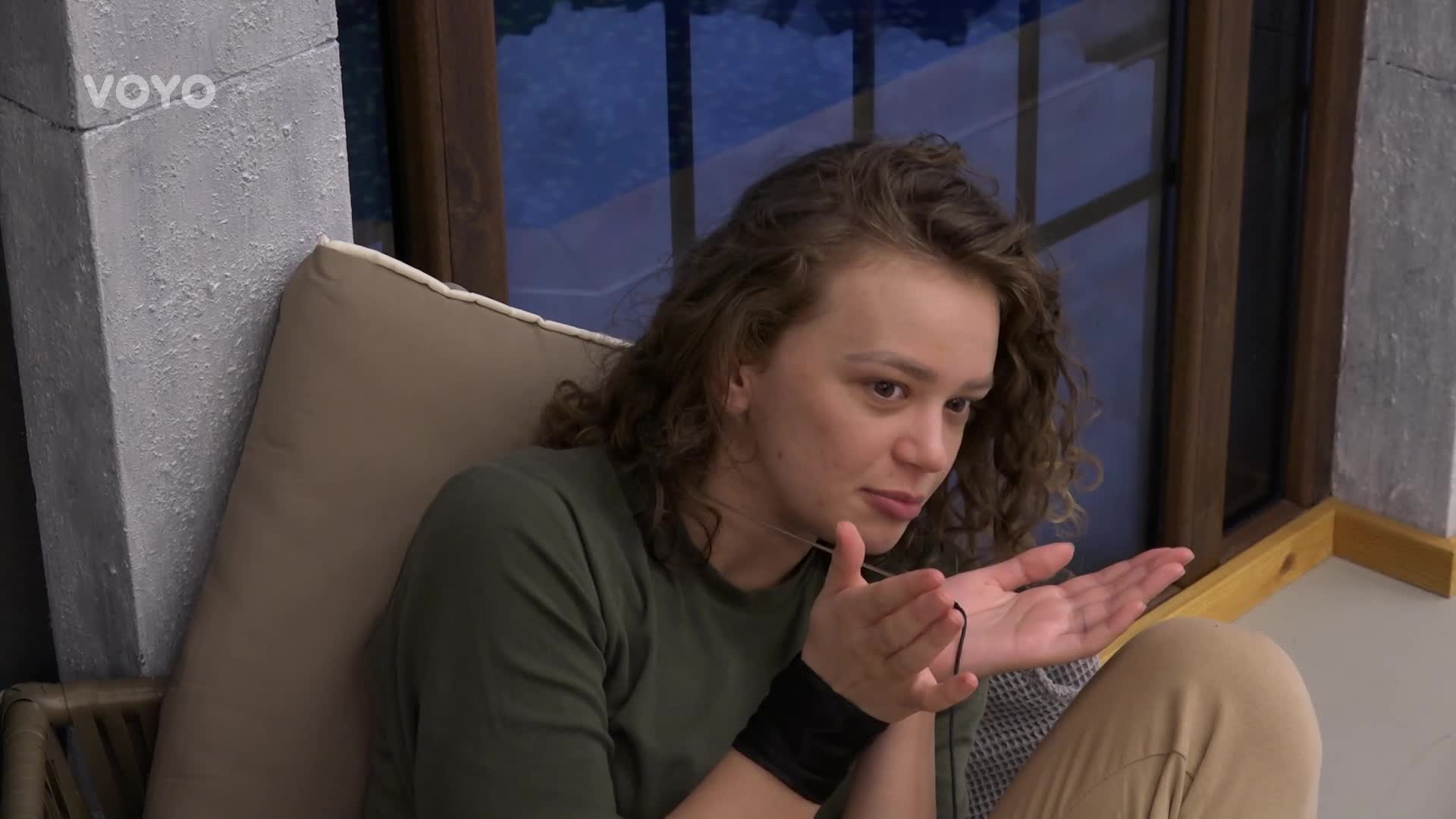 Bez květin za Katrin nelez. Tarik se jí zeptal, jestli s ním bude chodit