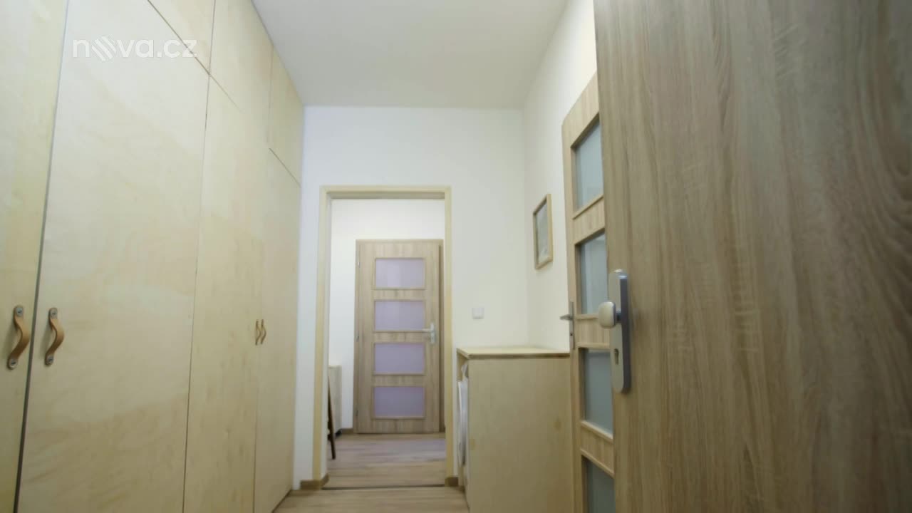 PŘED A PO: Aby se dostala do pokojů, musela se Jana plazit po zemi. Podívejte se, jak to tým Mise vyřešil