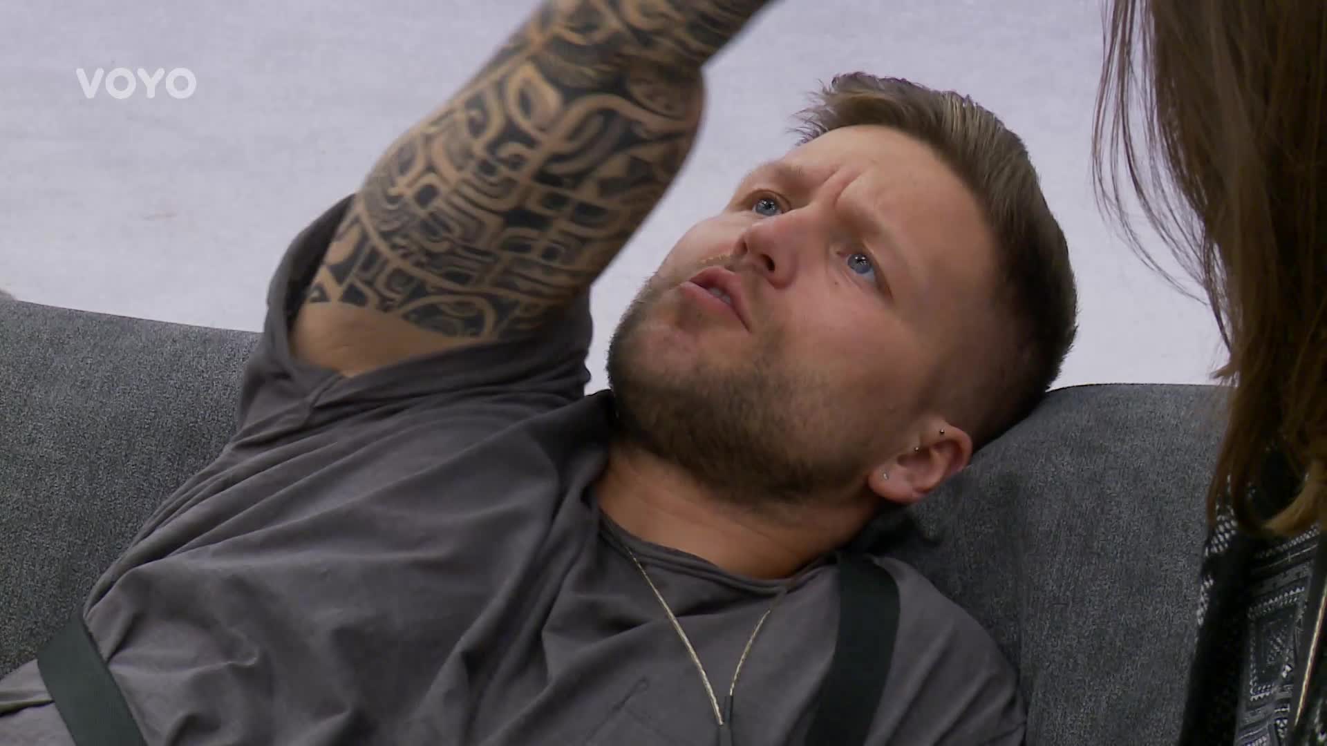 Flirtování Františka a Karolíny: Jiskří to mezi nimi v posteli i na gauči
