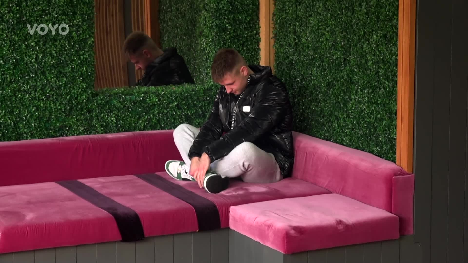 Tarik se před Katrin rozplakal. Její drsná reakce ho zaskočila
