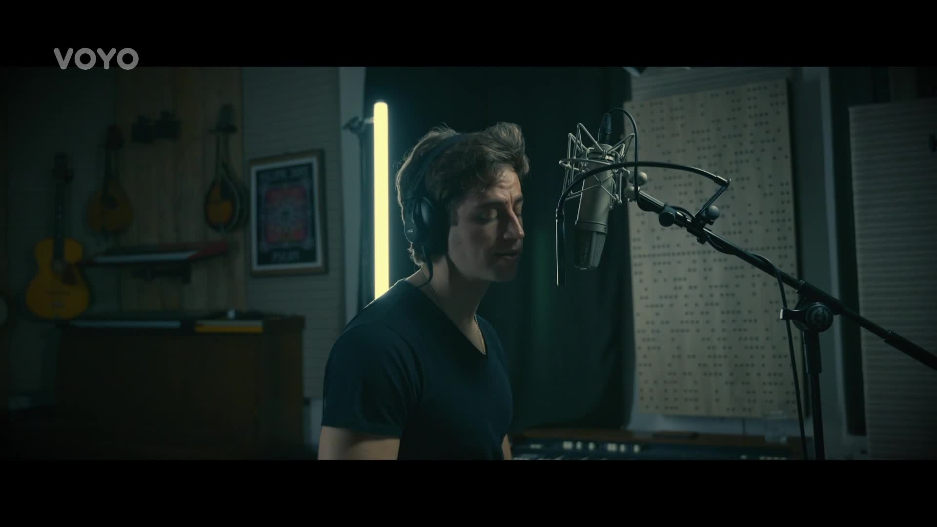 Milan Peroutka nazpíval píseň pro novou komedii Lítá v tom: Podívejte se na videoklip