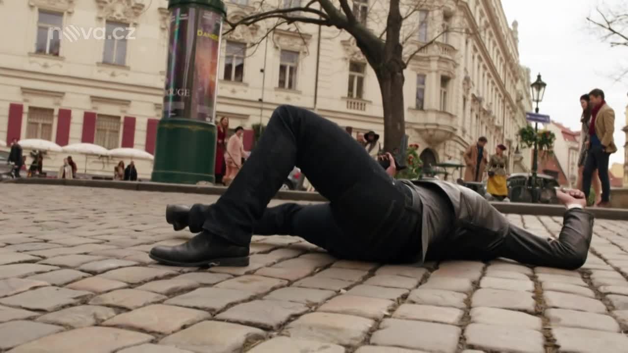 Praha v hlavní roli: Tvůrci seriálu Whiskey Cavalier utratili v Česku miliardu!