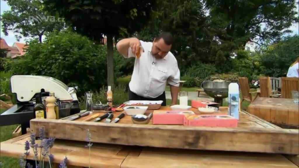 Grilování s Vodouchem - 6. díl - Grilované jahody s medem a chilli čokoládovým piškotem