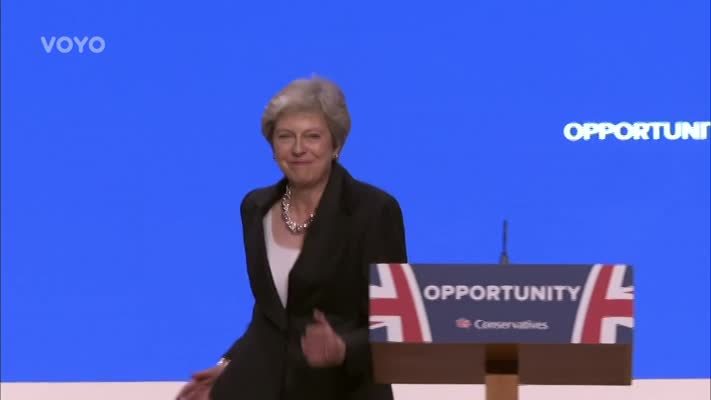 VIDEO: Britská premiérka Theresa Mayová to na pódiu rozjela! A není v politice jediná