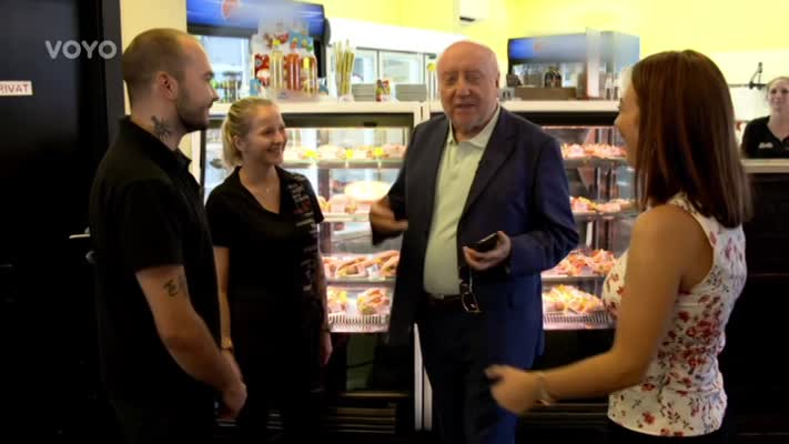 VIDEO: Felix Slováček si prodávání v cukrárně velmi užil! Jak mu to šlo? To posuďte sami