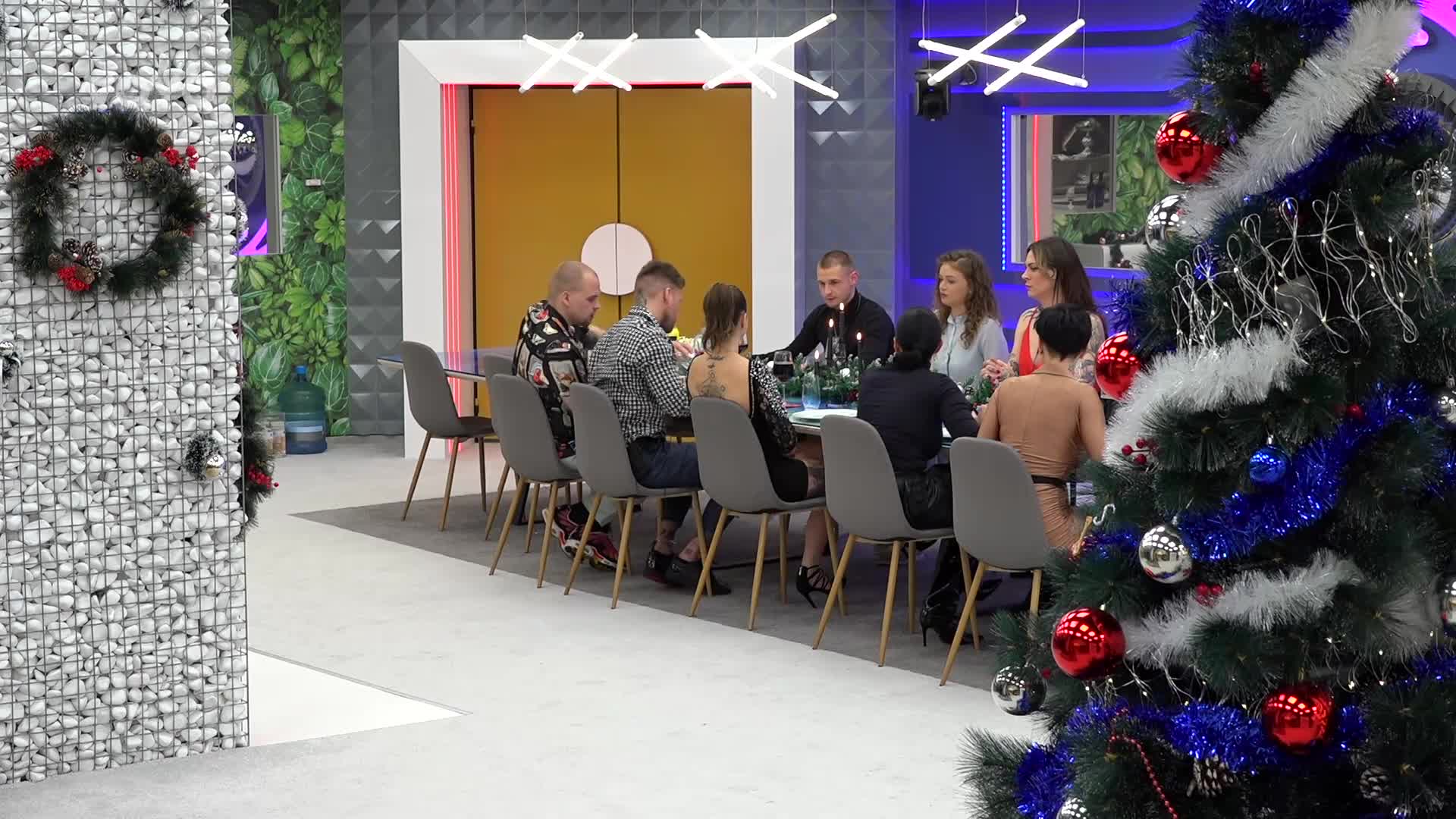 Štědrovečerní večeře u Big Brothera. Spolubydlící rozkrojili jablko, Stanislav to zažil poprvé