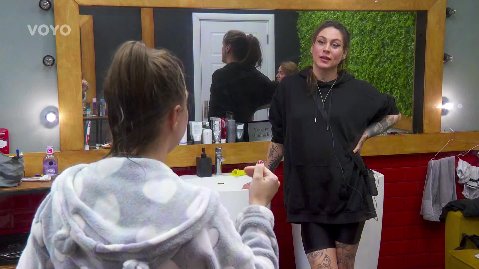 Vajíčková kauza vrcholí. Zoe napráskala Karolíně, že ji její kamarádi pomlouvají