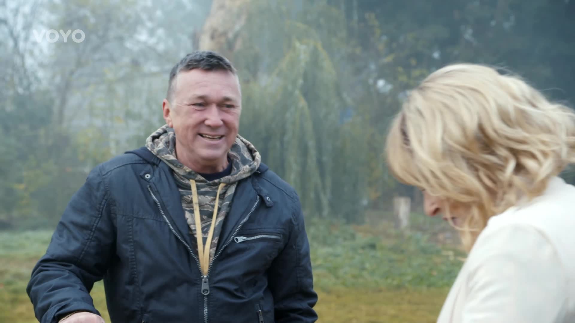 Isabelle rozdělí Chosého a Boba, lží vymění svědky