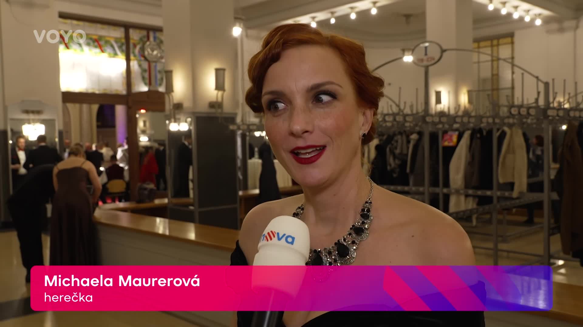 Šperky ze Zlaté labutě zářily na prestižním plese. Vynesla je Maurerová
