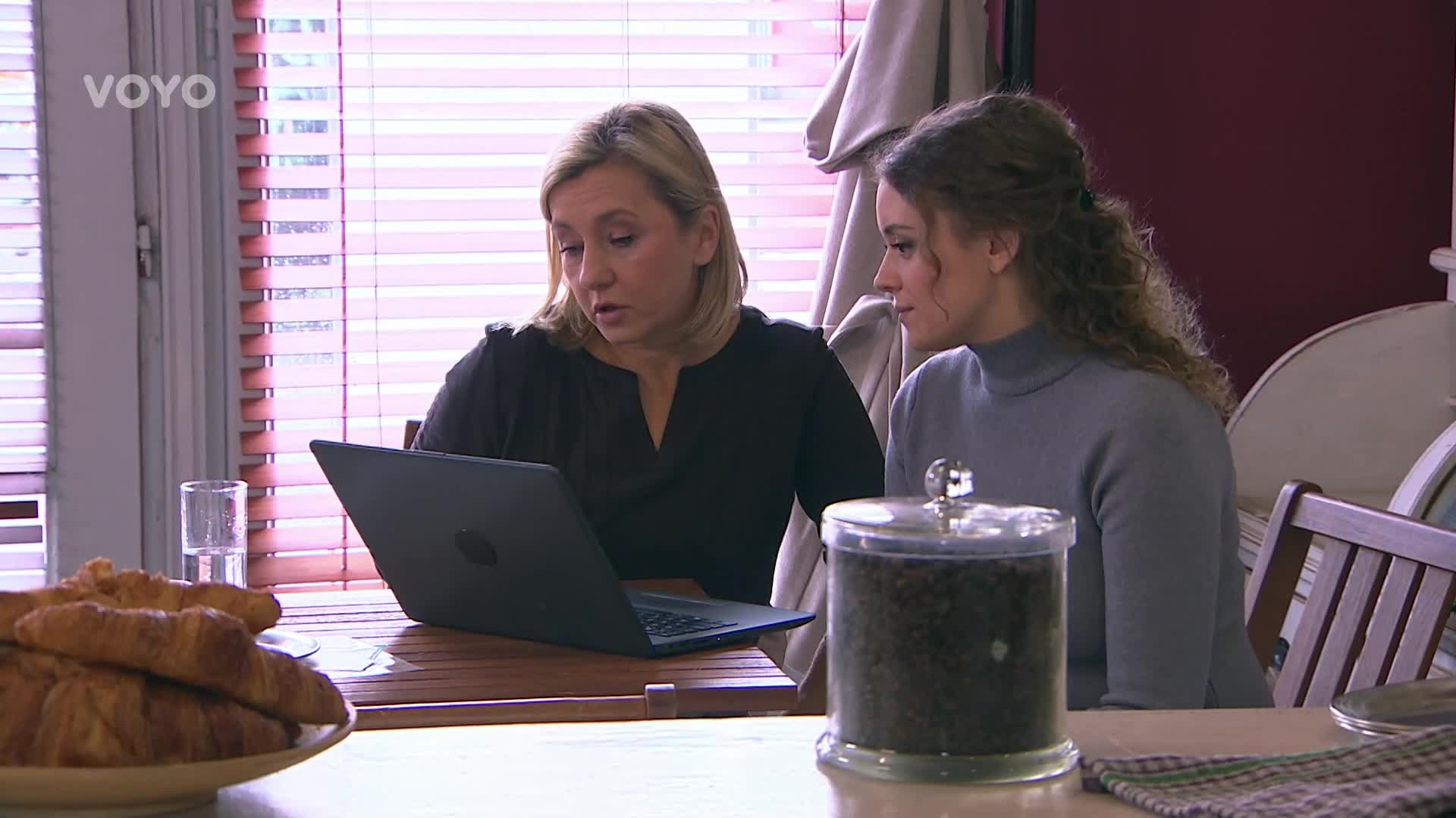 Nepříjemná situace pro Lucku z Ulice. Eva jí začne domlouvat schůzku