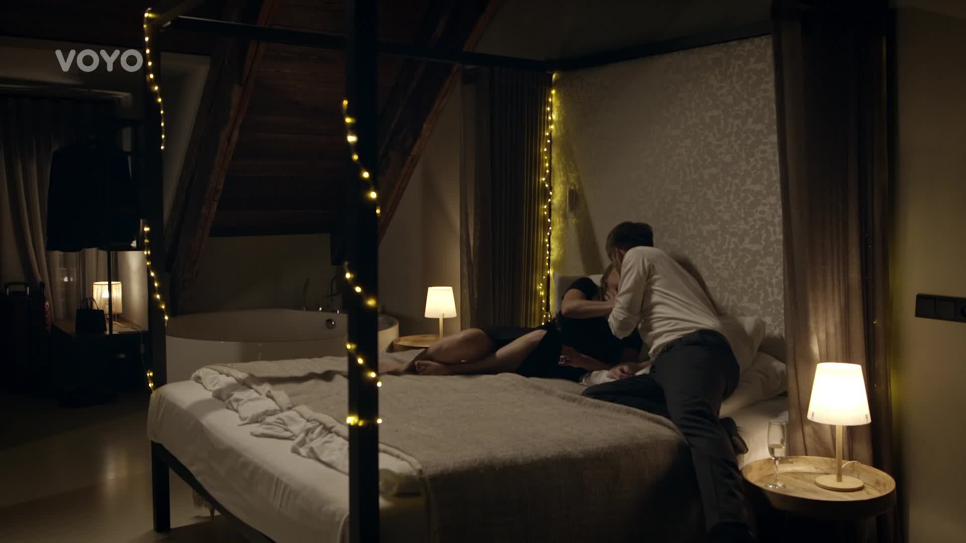 Dohra románku ve Speciliastech. Kajnarová dala Lamborovi stopku