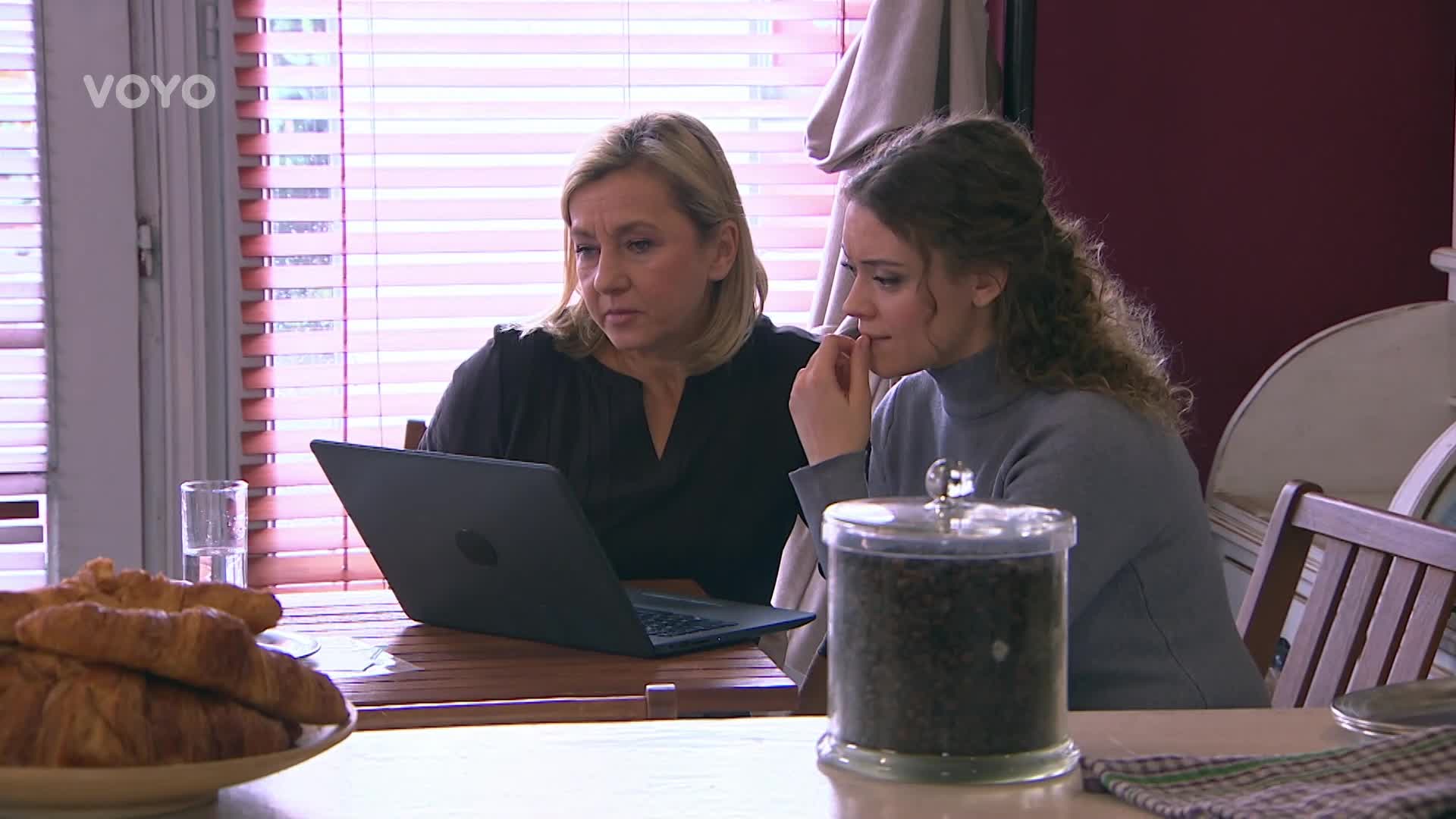 Život Hybnerové mimo Ulici: Na statku vozí hnůj a říkají jí babi