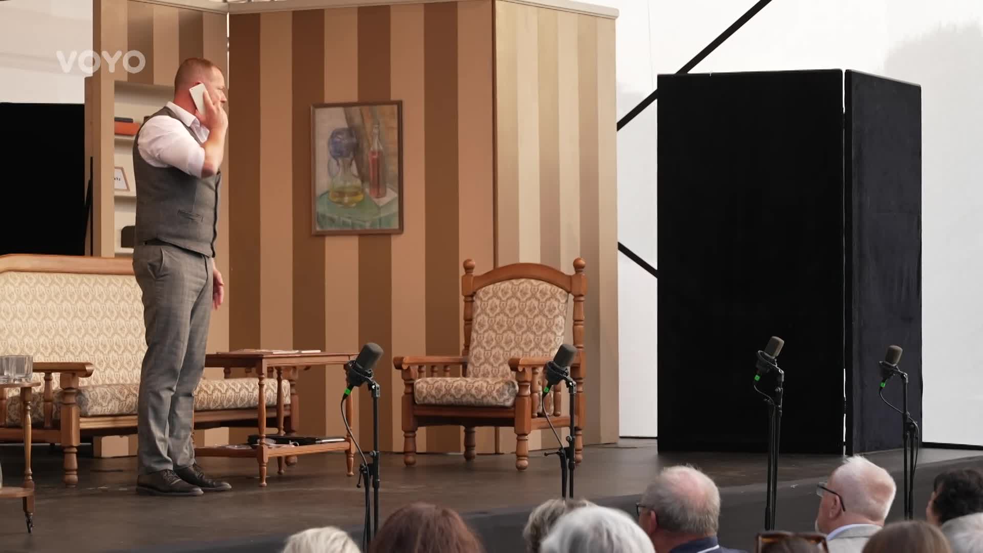 Filip Blažek jako Santa v podvazcích: Říká mi čmeláčku, směje se Zounar