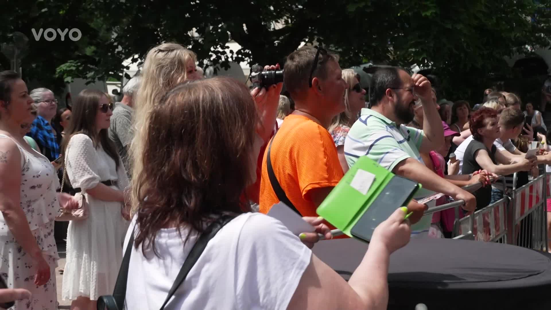 Herci z Ulice bojovali s vedrem. Zábavu na Dni s Novou ale nic nezkazilo