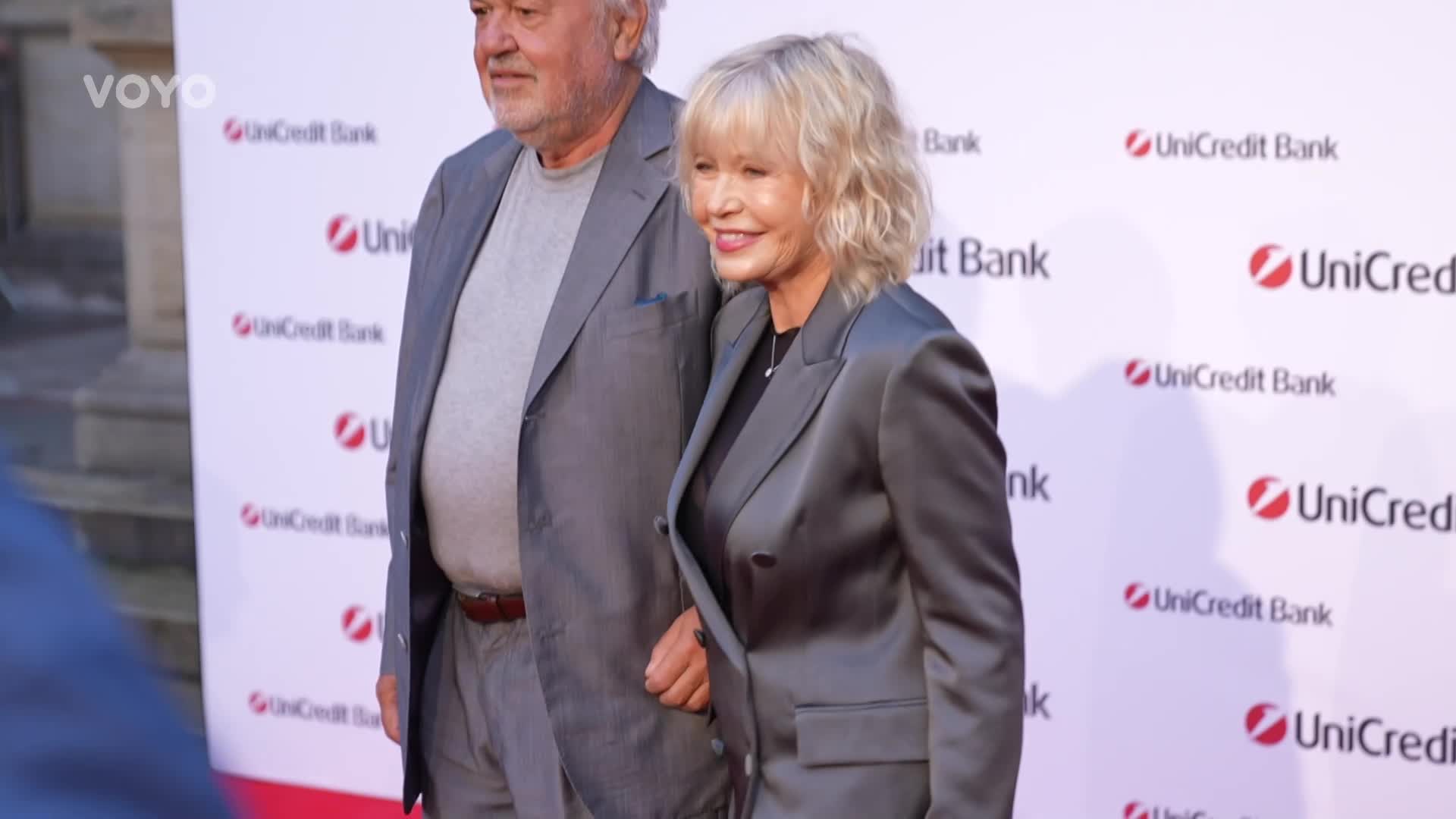 Festival ve Varech se rozjíždí: Zorka Hejdová se blýskla v šatech jako z Hollywoodu