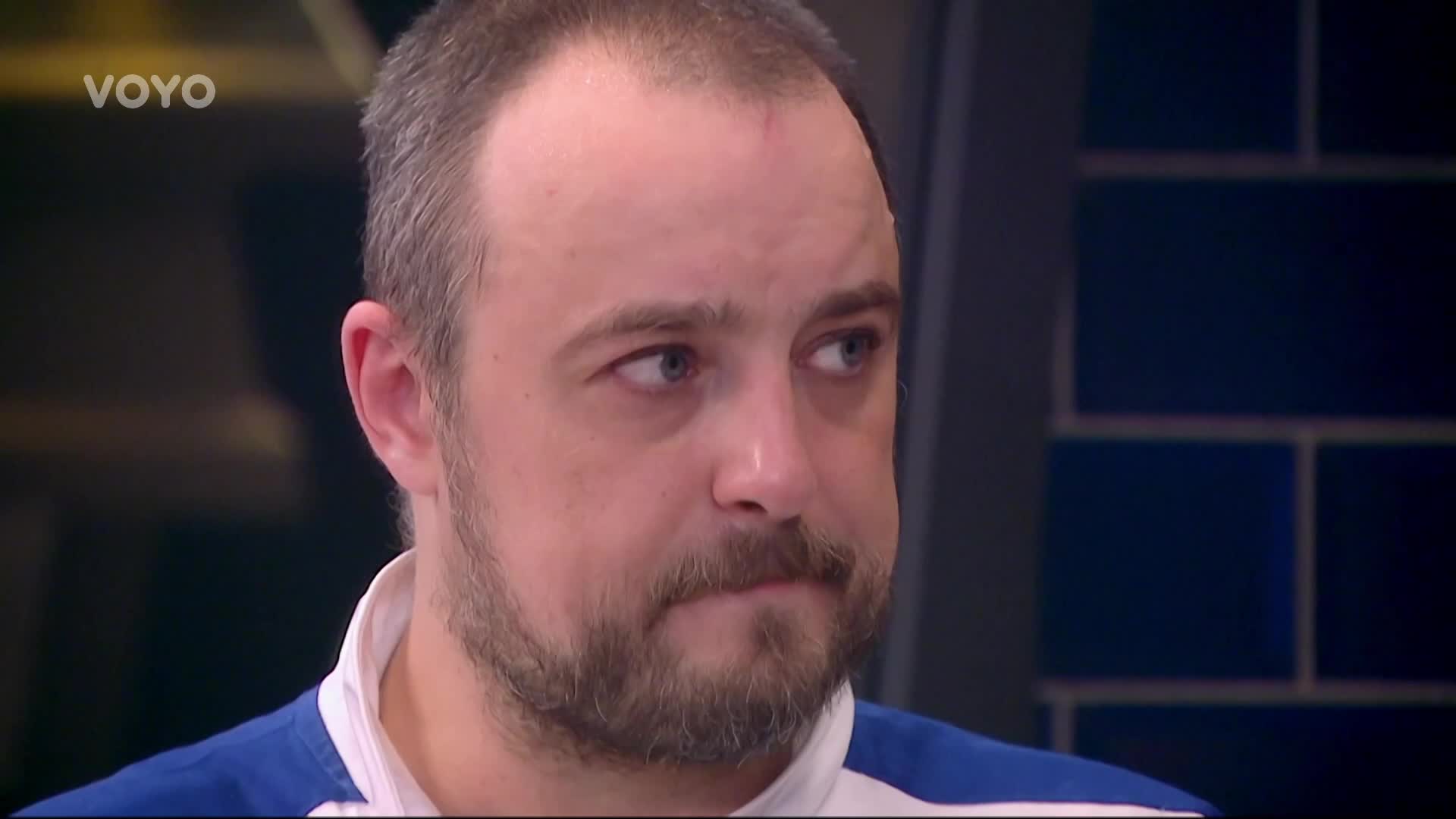Soutěžící Hell's Kitchen sledovali první epizodu společně. Někteří měli strach