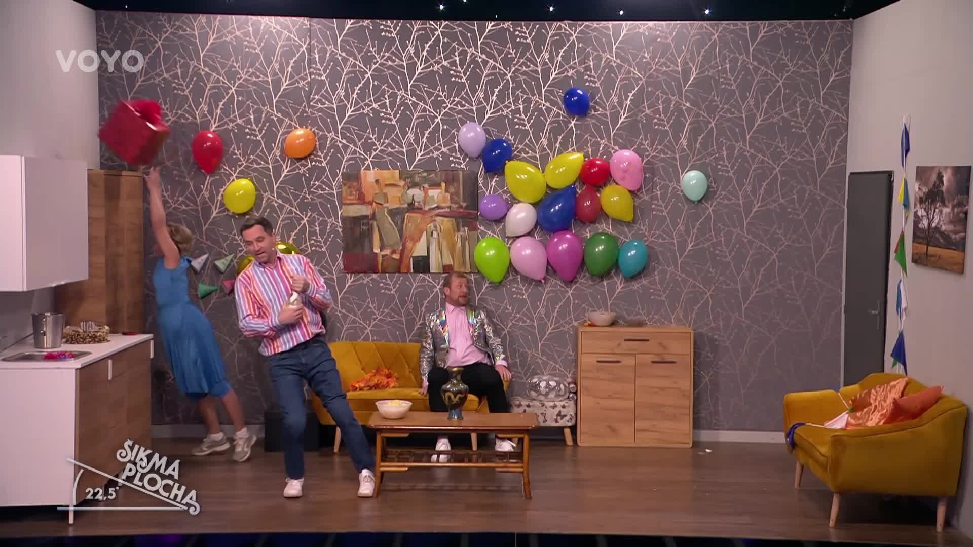 Když se publikum válí smíchy: Ondřej Sokol dostal dortem po tlamě