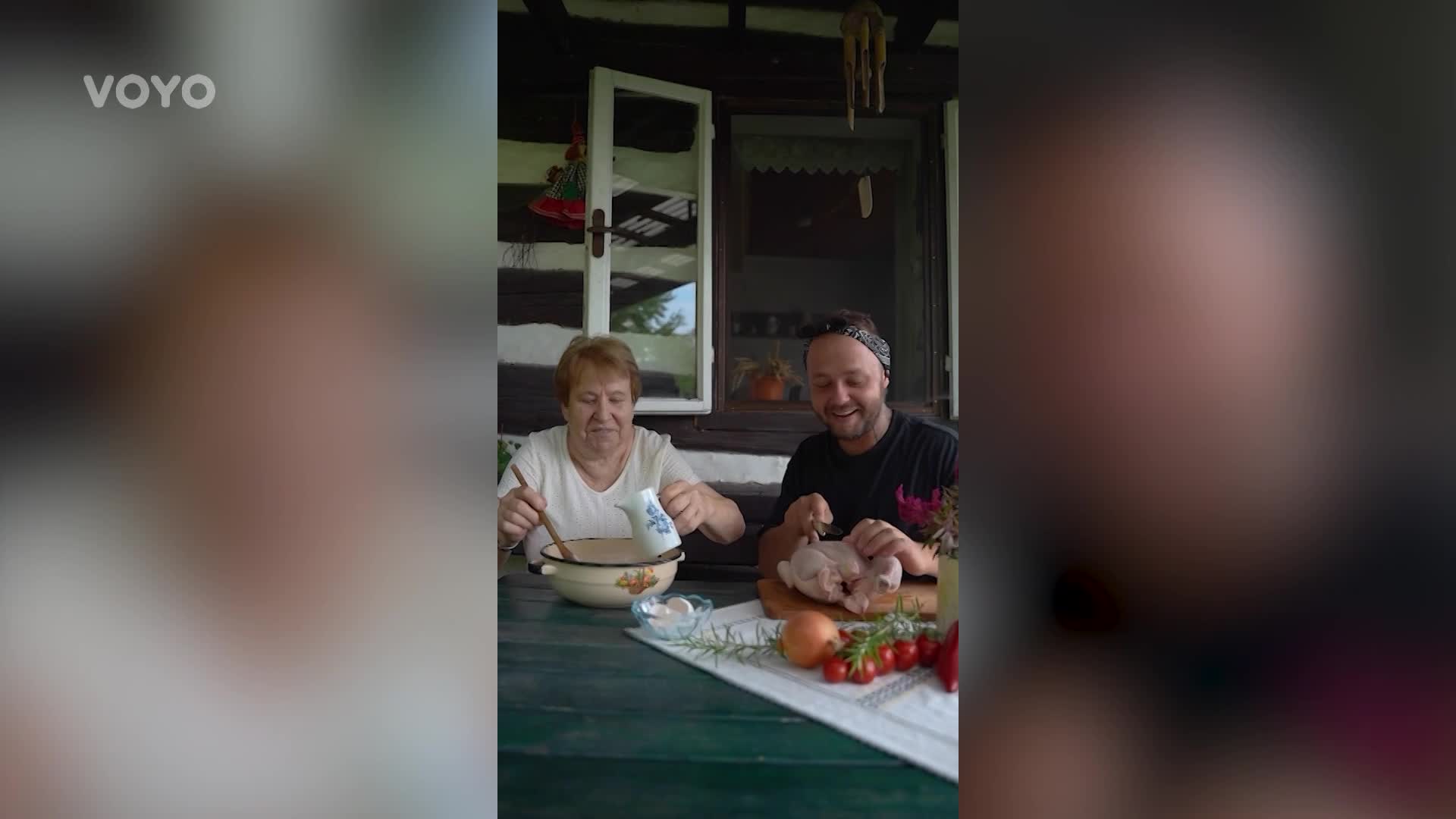 Pavel z Hell's Kitchen bourá internet roztomilostí. Točí recepty přímo s babičkou