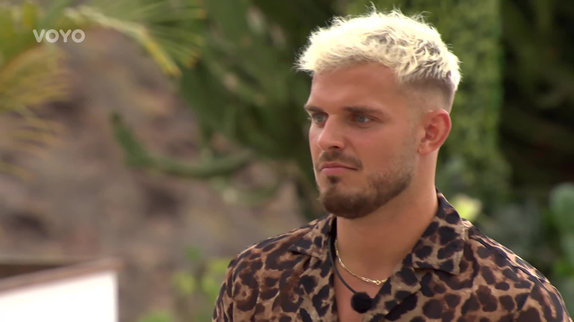 Otázky na tělo v Love Islandu: Lákal by Adama sex s mužem?