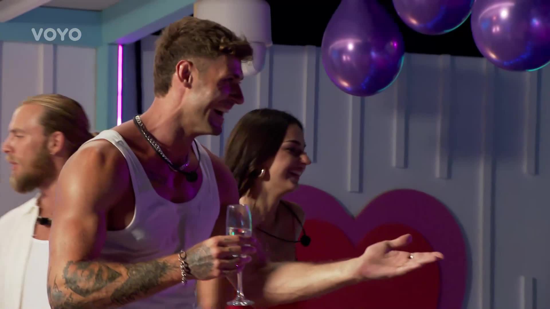 Vystřižená scéna z Love Islandu: Dojemný ploužák Dušana a Traba